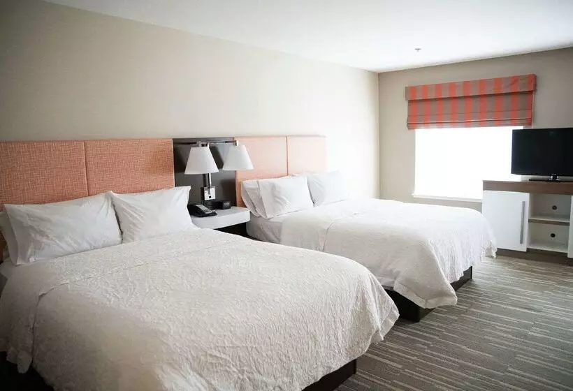 Hampton Inn & Suites Fresno