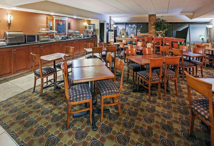 هتل Americinn By Wyndham Omaha