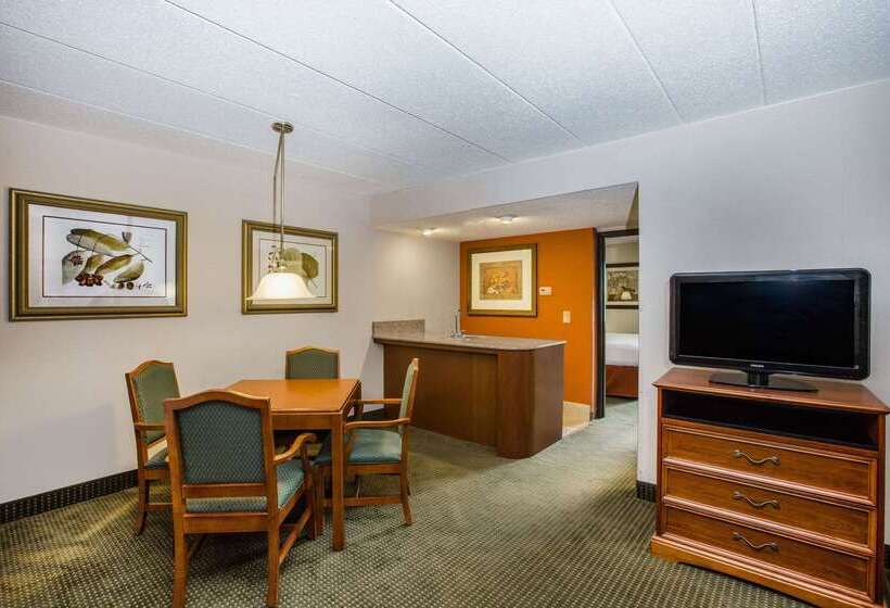 هتل Americinn By Wyndham Omaha