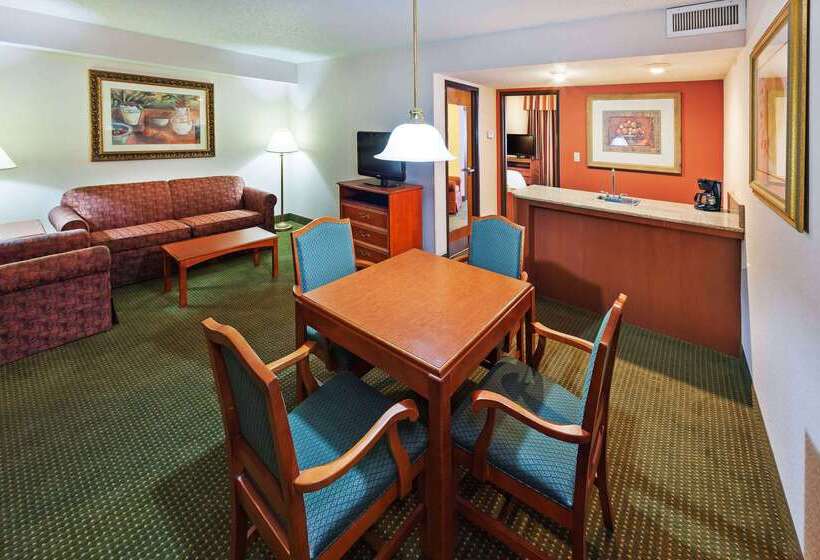 هتل Americinn By Wyndham Omaha