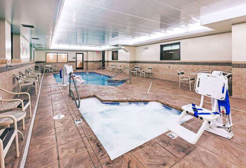 هتل Americinn By Wyndham Omaha