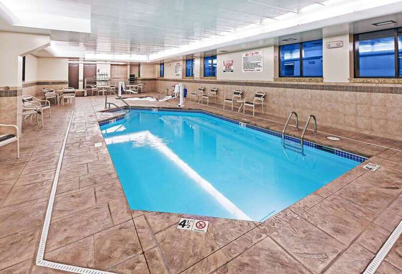 هتل Americinn By Wyndham Omaha