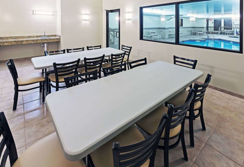 هتل Americinn By Wyndham Omaha