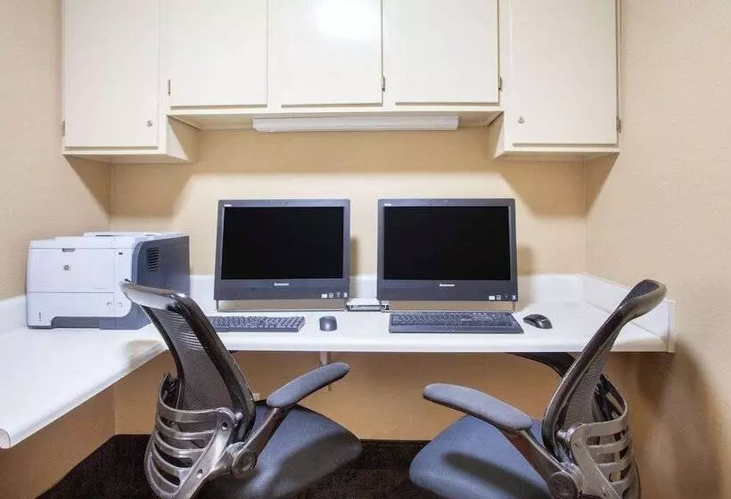 בית מלון כפרי Baymont By Wyndham Saraland