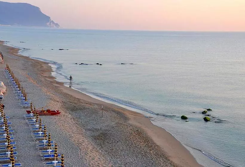 Hotel Brigantino Non Dista