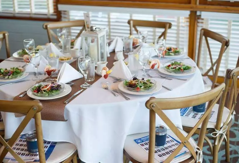 호텔 Capt Hirams Resort