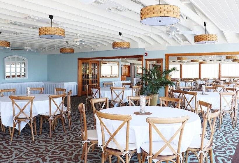 Отель Capt Hirams Resort