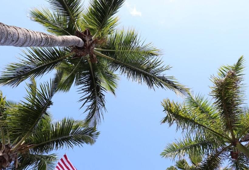 Отель Capt Hirams Resort