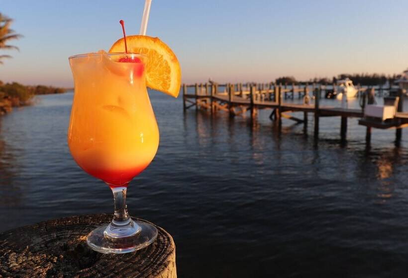 Отель Capt Hirams Resort