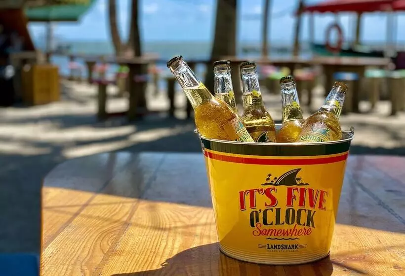 호텔 Capt Hirams Resort