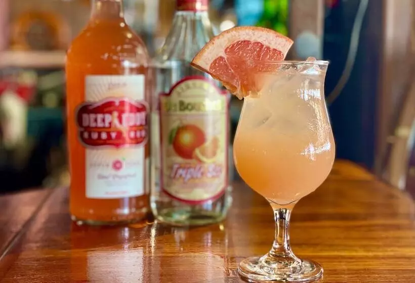 호텔 Capt Hirams Resort