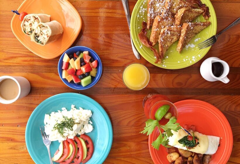 Отель Capt Hirams Resort