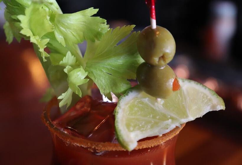 Отель Capt Hirams Resort