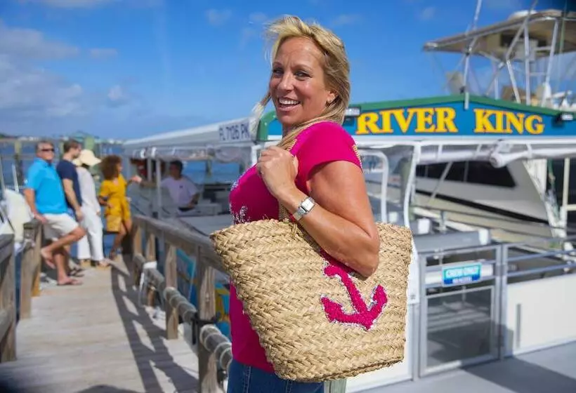 호텔 Capt Hirams Resort