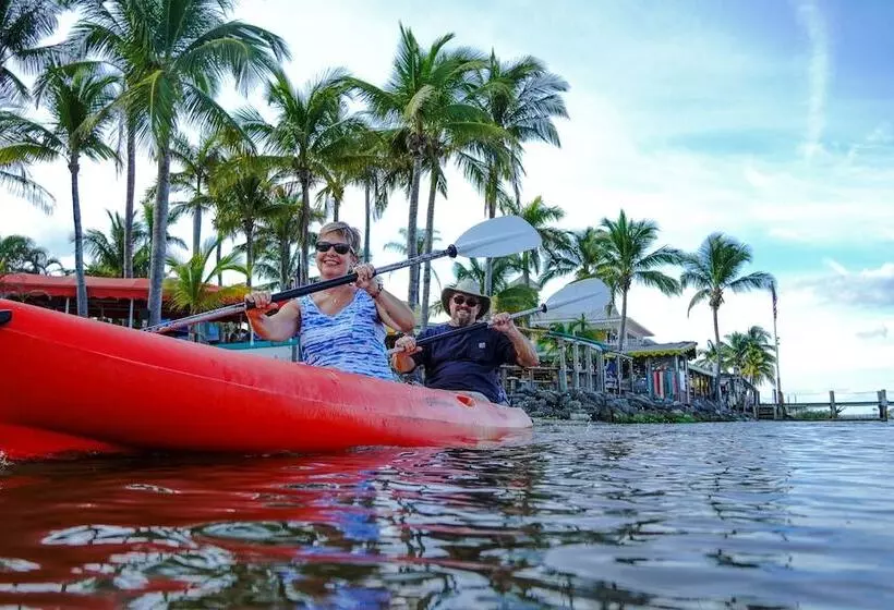 호텔 Capt Hirams Resort