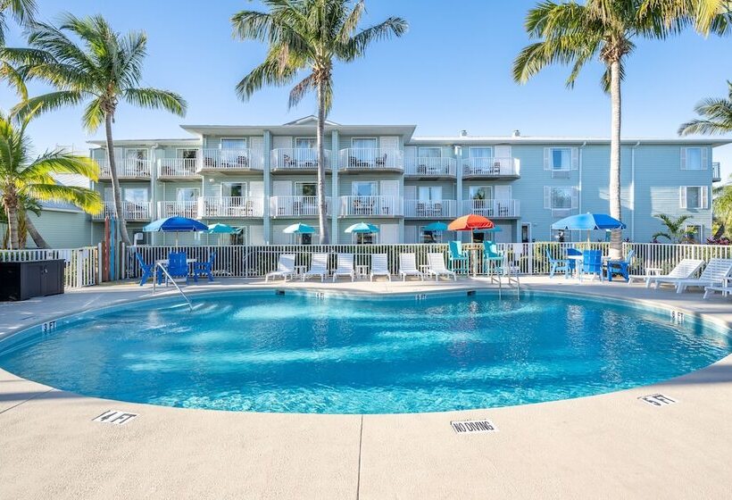 Отель Capt Hirams Resort