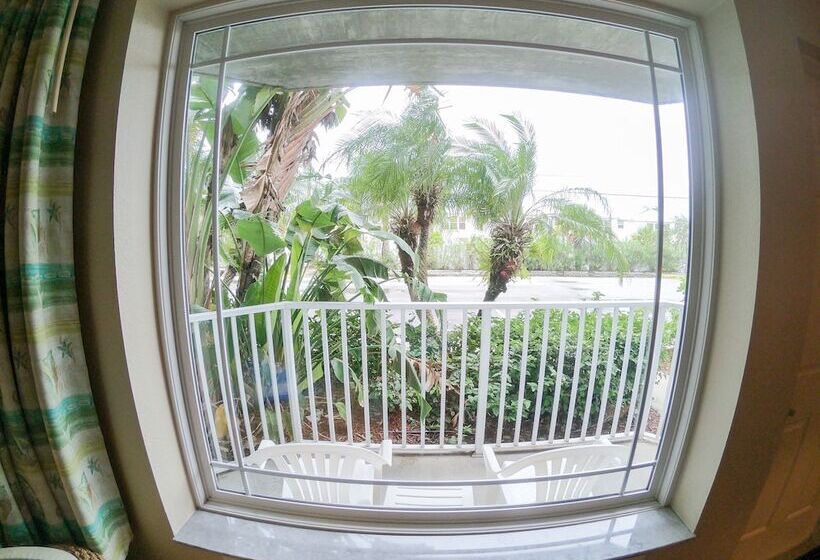 Отель Capt Hirams Resort