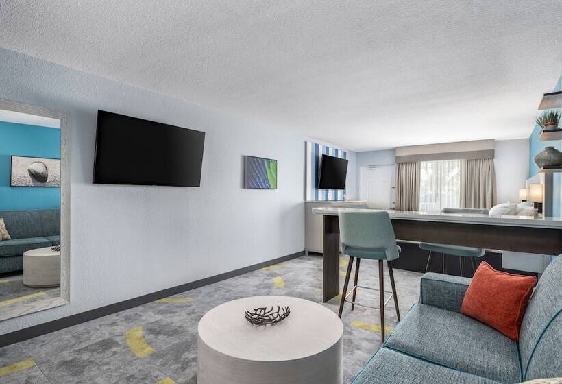 Отель Capt Hirams Resort