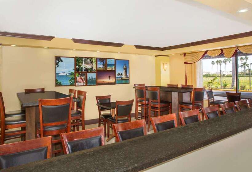 호텔 Days Inn By Wyndham Florida City