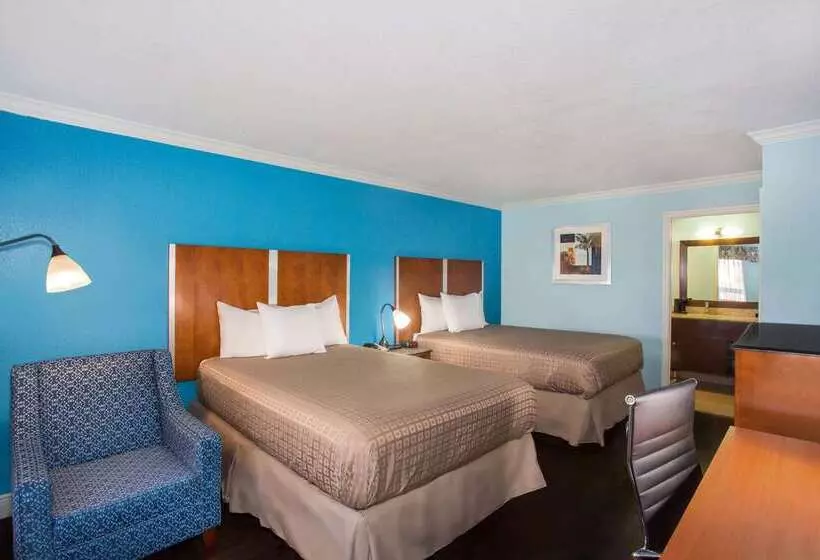 هتل Days Inn By Wyndham Florida City