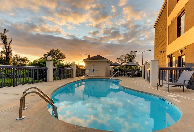 فندق Fairfield Inn & Suites Southport