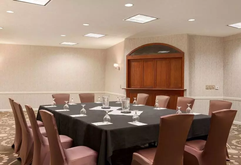 هتل Hampton Inn Colchester