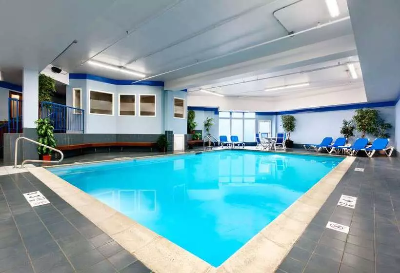 هتل Hampton Inn Colchester