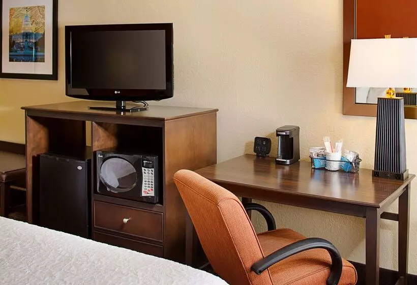 هتل Hampton Inn Columbia