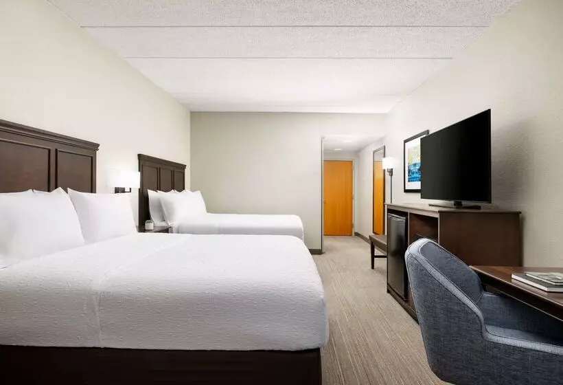 هتل Hampton Inn Columbia