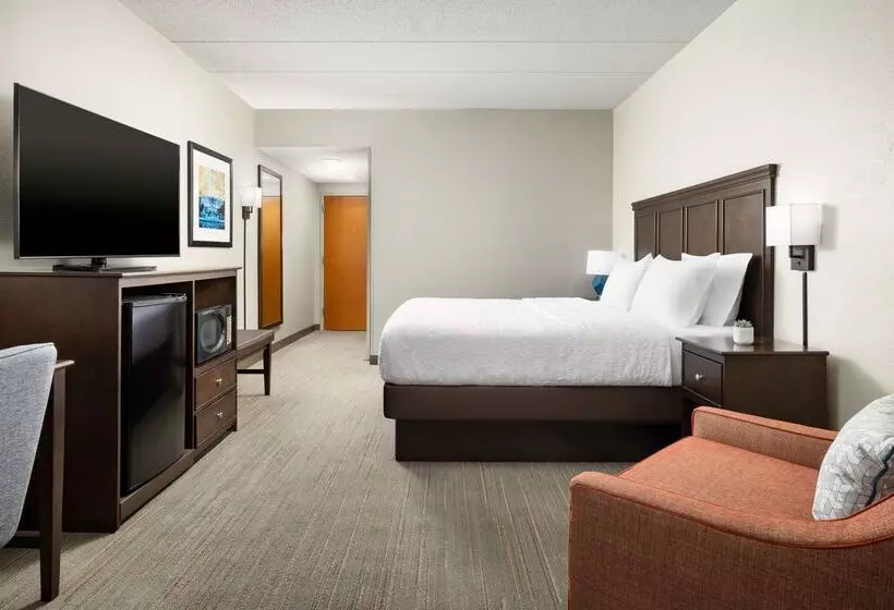 هتل Hampton Inn Columbia