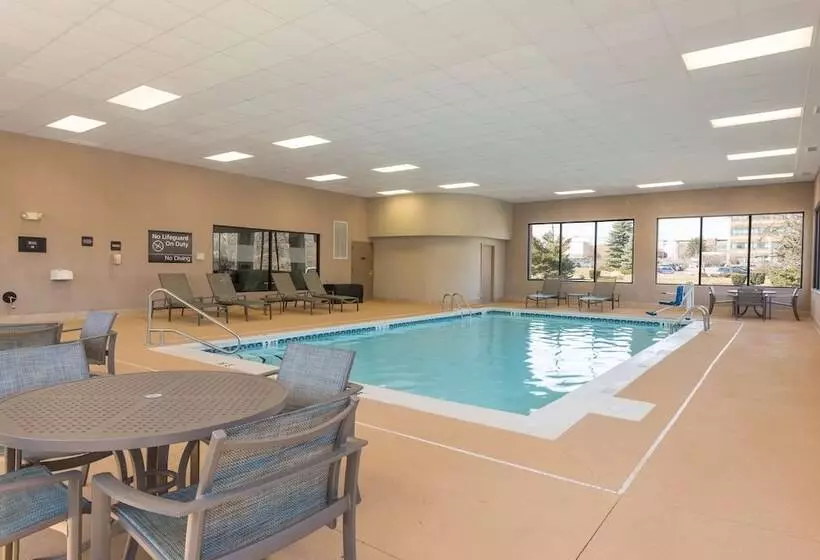 호텔 Hampton Inn East Lansing