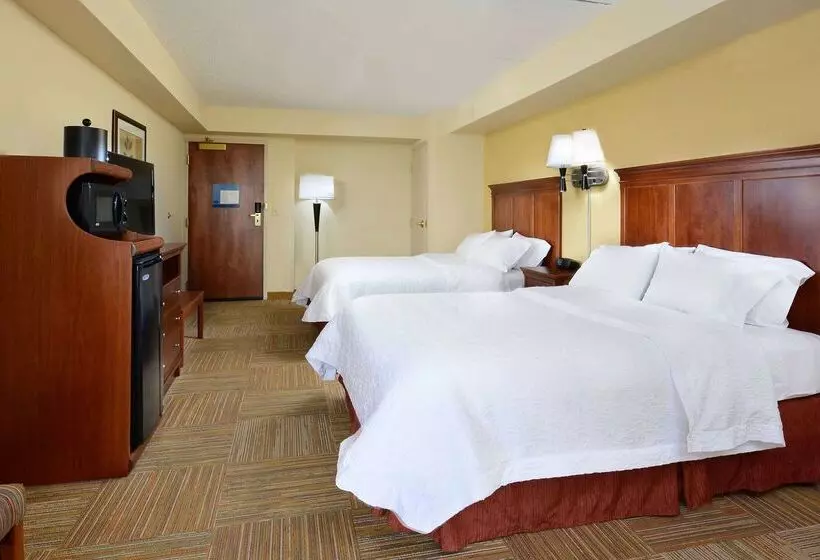 Отель Hampton Inn Raleigh Capital Blvd. North