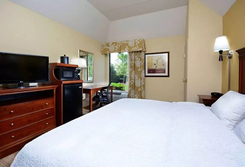 Отель Hampton Inn Raleigh Capital Blvd. North