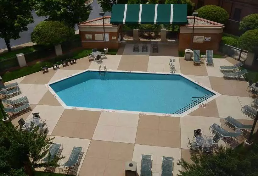 Отель Hampton Inn Raleigh Capital Blvd. North