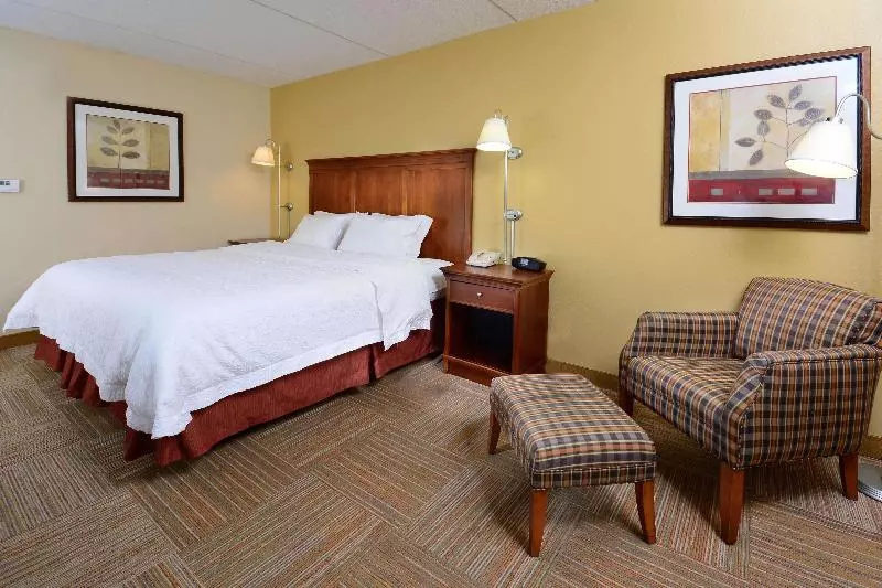 Отель Hampton Inn Raleigh Capital Blvd. North