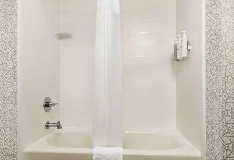 酒店 Hampton Inn & Suites Valparaiso