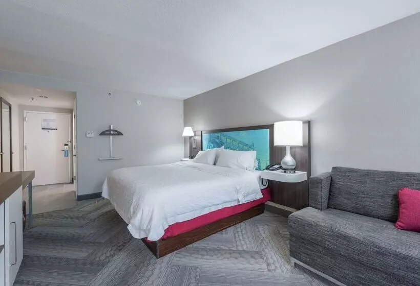 هتل Hampton Inn Tampaveterans Expwy