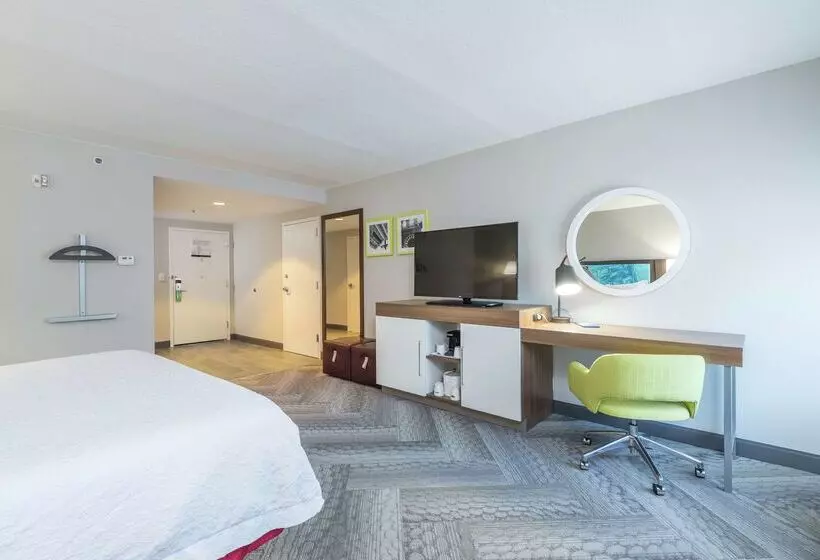 هتل Hampton Inn Tampaveterans Expwy