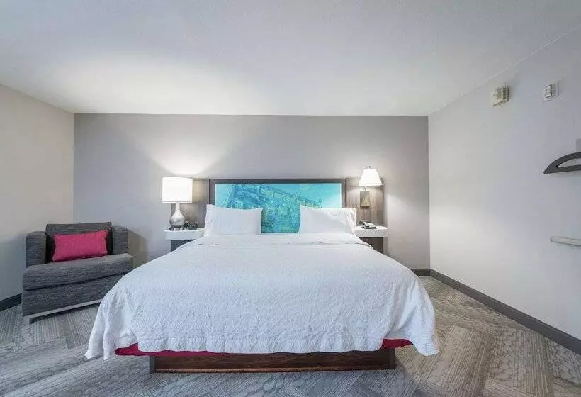 هتل Hampton Inn Tampaveterans Expwy