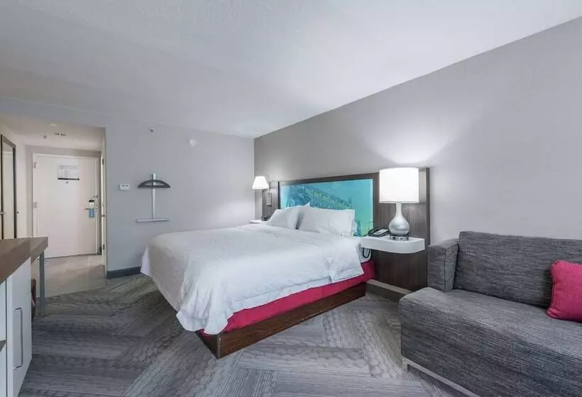 هتل Hampton Inn Tampaveterans Expwy