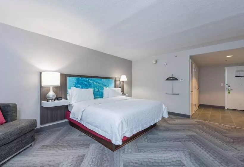 هتل Hampton Inn Tampaveterans Expwy