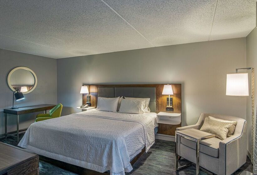 Отель Hampton Inn Waldorf