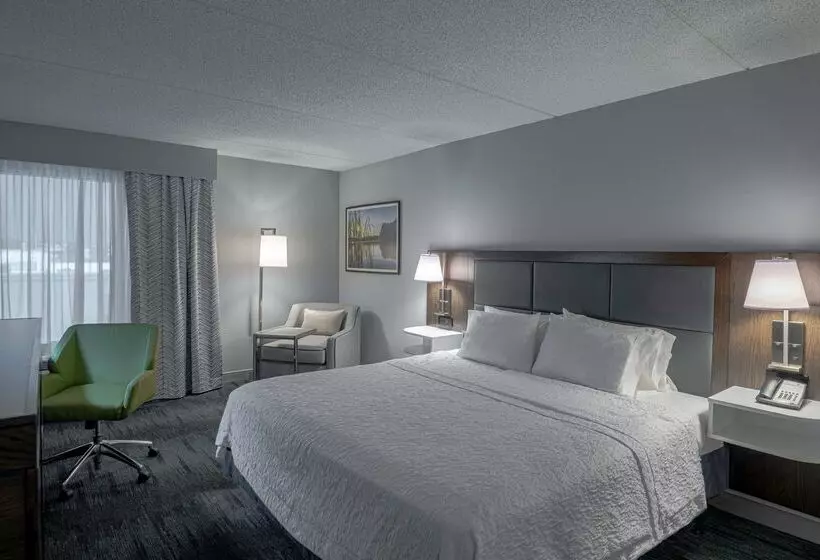 Отель Hampton Inn Waldorf