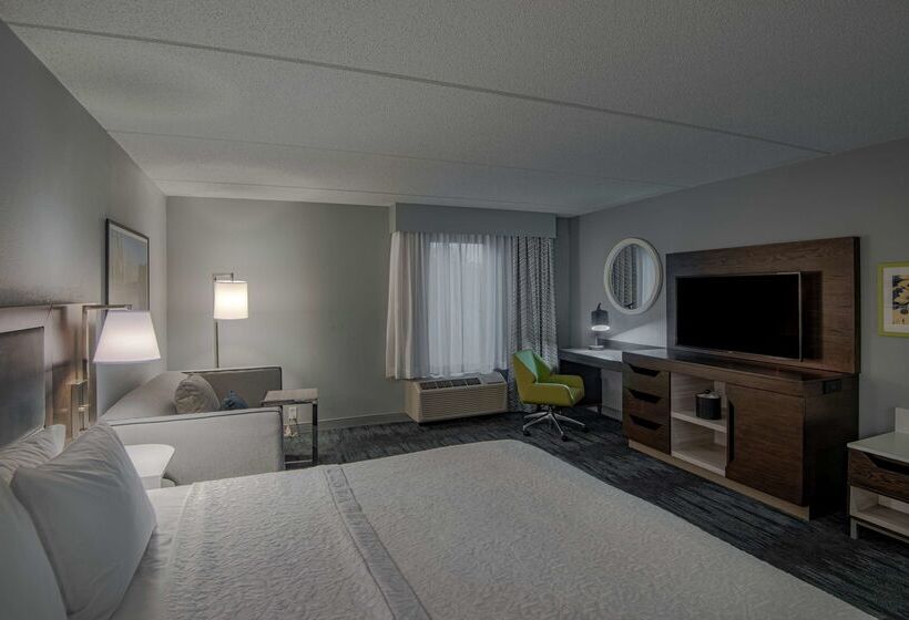 Отель Hampton Inn Waldorf