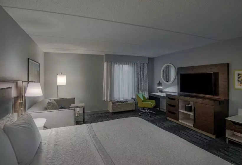 Отель Hampton Inn Waldorf