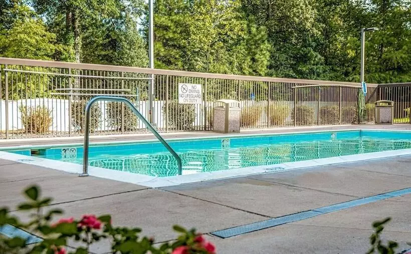 Отель Hampton Inn Waldorf