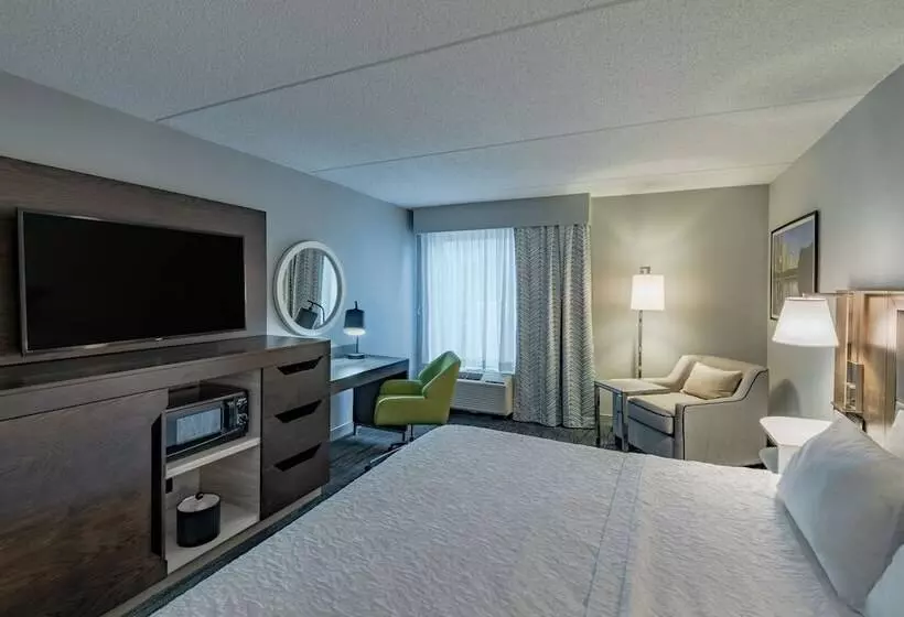 Отель Hampton Inn Waldorf