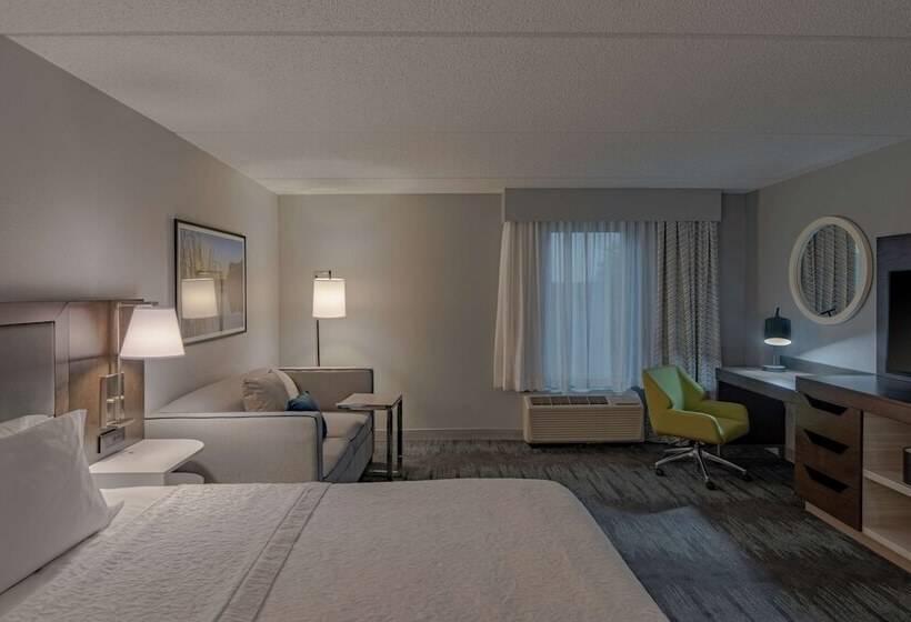 Отель Hampton Inn Waldorf