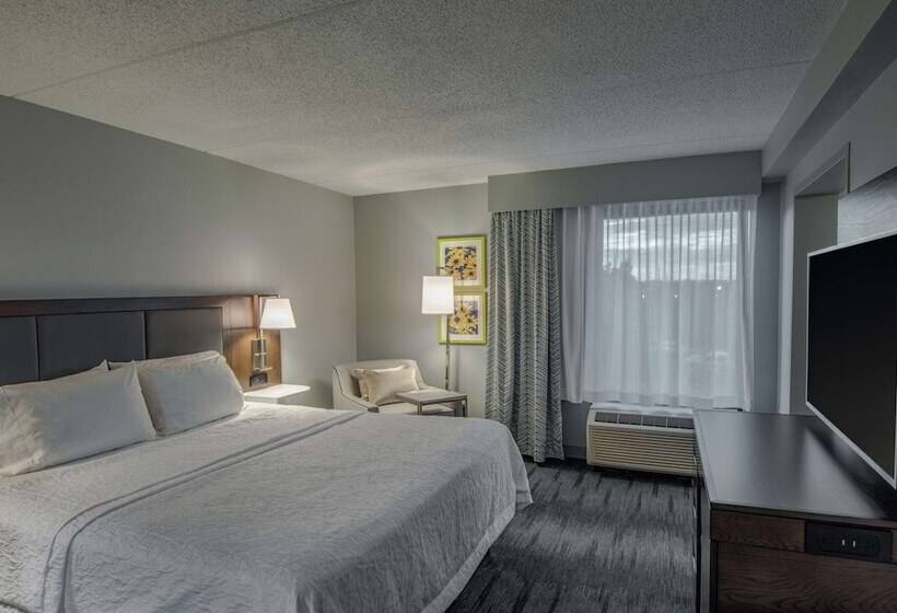 Отель Hampton Inn Waldorf