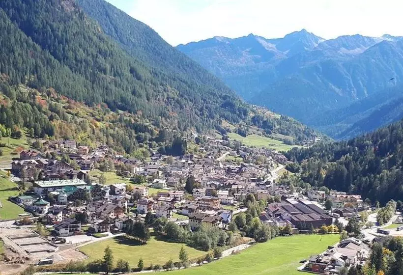 فندق Ortles Dolomiti Walking & Spa